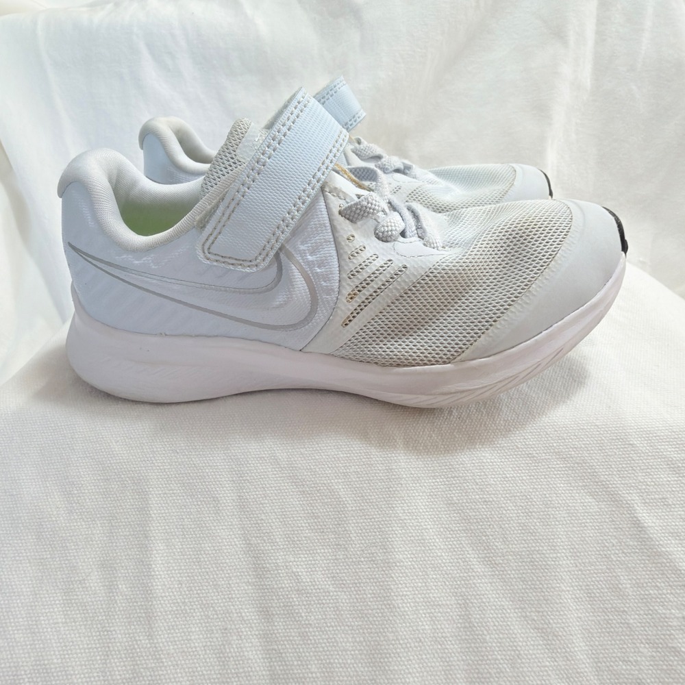 Nike Star Runner 2.0 Kids Size 11C White Silver Velcro Running Shoes AT1801-401